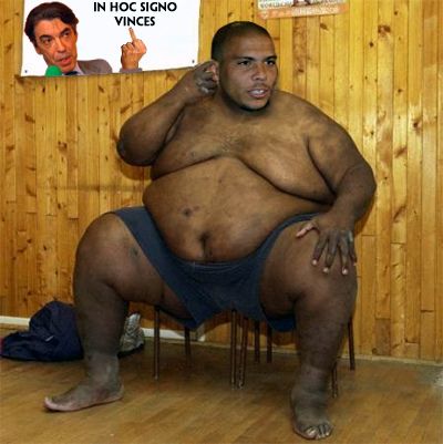 Ronaldo muss seine Karriere als Sumo-Ringer fortsetzen Ronaldo muss seine Karriere als Sumo-Ringer fortsetzen