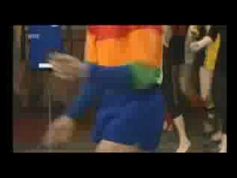 Mehr Farbe in die Fußball-Stadien